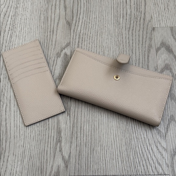 Quince - Italian Pebbled Leather Bifold 2-in-1 Wallet 💳✨ - Picture 2 of 4